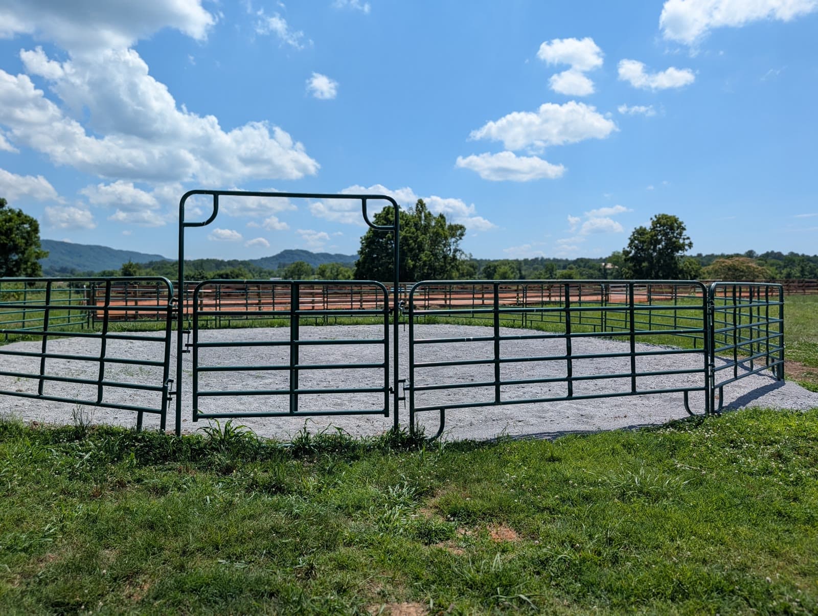 River Creek round pen with mountain views